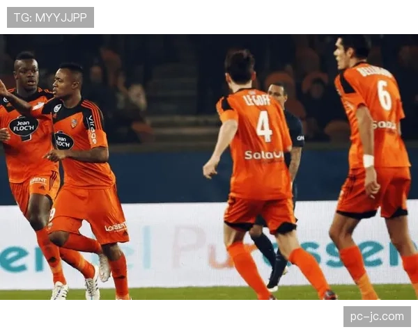 战术镜头：洛里昂高位逼抢致对手门将出球失误，就地反击得分全过程